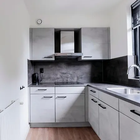 6 - Persoons Lakeside 7 *