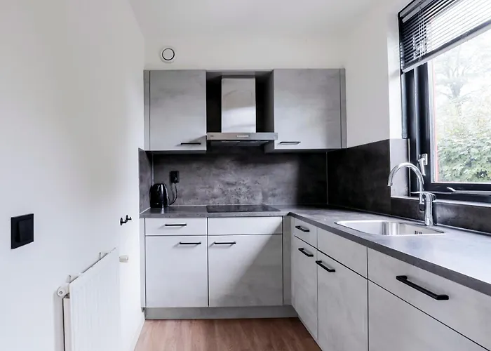 6 - Persoons Lakeside 7 *